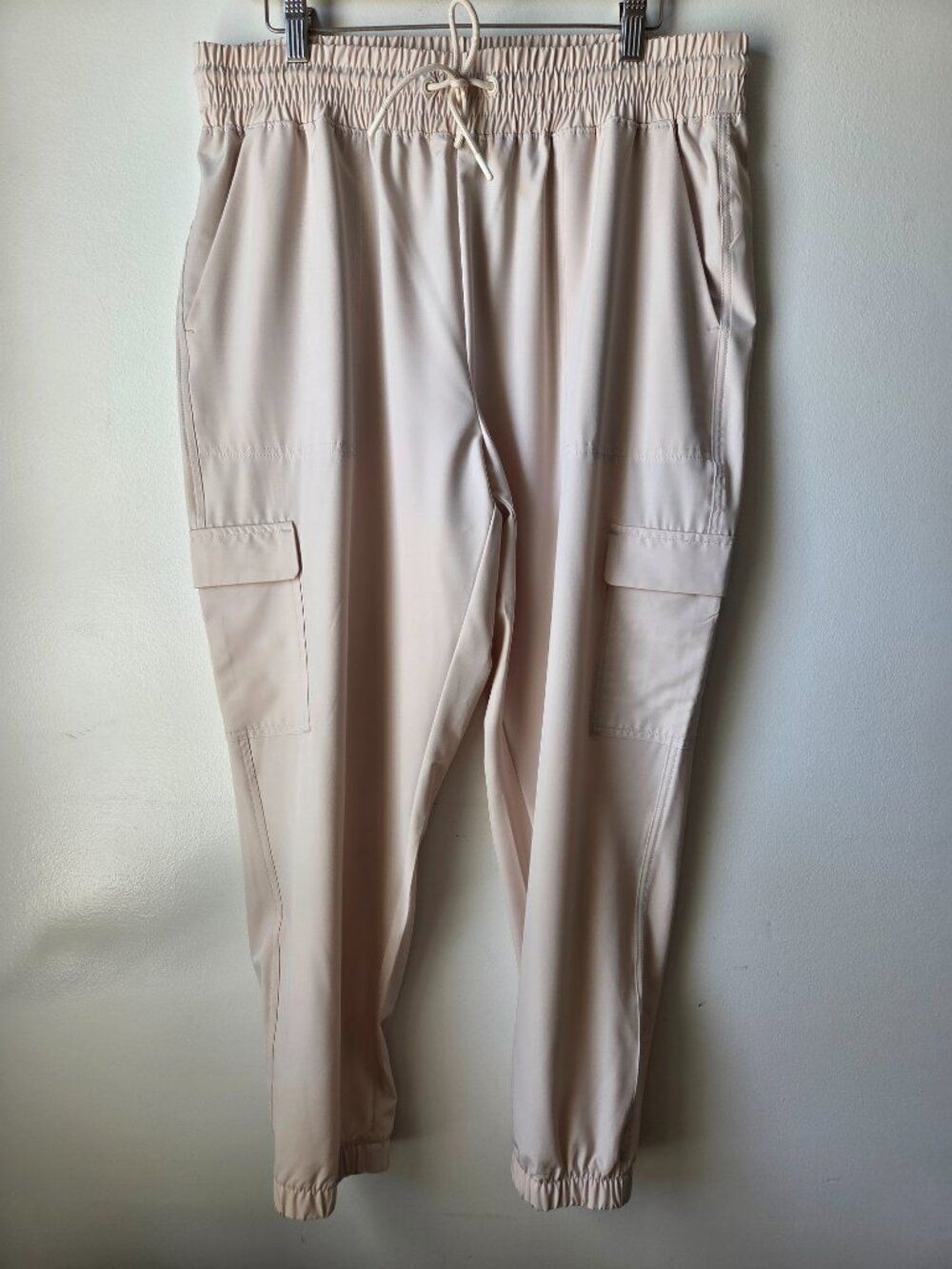NWOT OLD NAVY CREAM STRETCHTECH DRY QUICK JOGGER CARGO PANTS SIZE L
